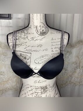 Victoria’s Secret Black Bombshell Plunge Push Up Underwire Bra 34B